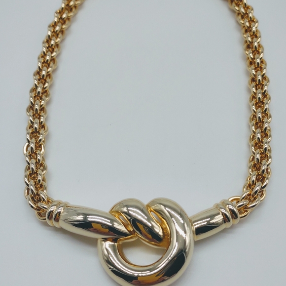 Vintage Les Bernard Chunky Gold Tone Pretzel Knot Statement Necklace - Picture 4 of 9